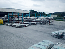 写真：3・4階建製品置場拡大による色まとめ生産実施　