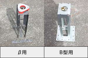 写真：大型物件での通り確認においてメタルフォームN芯上にトランシットを容易に設置できる治具定規、型枠にピンで簡単に固定可能。