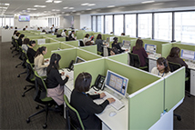 写真：※定休日にオーナー様からの相談や緊急の修理依頼に対応する「休日受付センター」