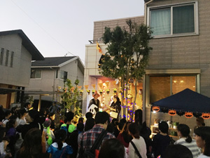 写真：住民の方が毎年続けているハロウィンイベント（1）