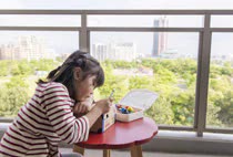 最大奥行きが2.8mのバルコニーは、K様ご家族の生活の舞台になっています。